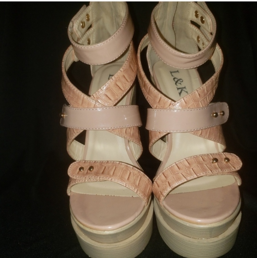 L& K beautiful  and comfy